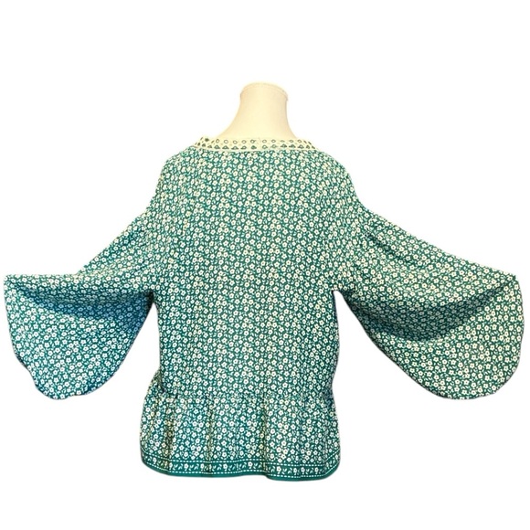 🌸Max Studio green with white flowers top size small 🌸 - Picture 3 of 8
